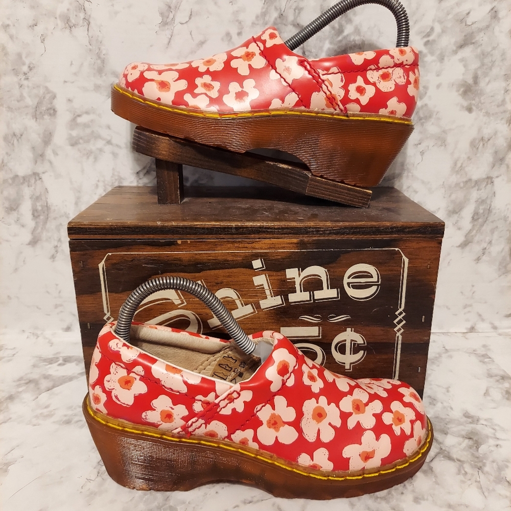 Pre-owned dr.martens parcel pansy clogs